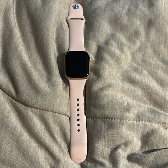 Apple Watch 6 40mm GPS Gold Pink Sands - Picture 2 of 8
